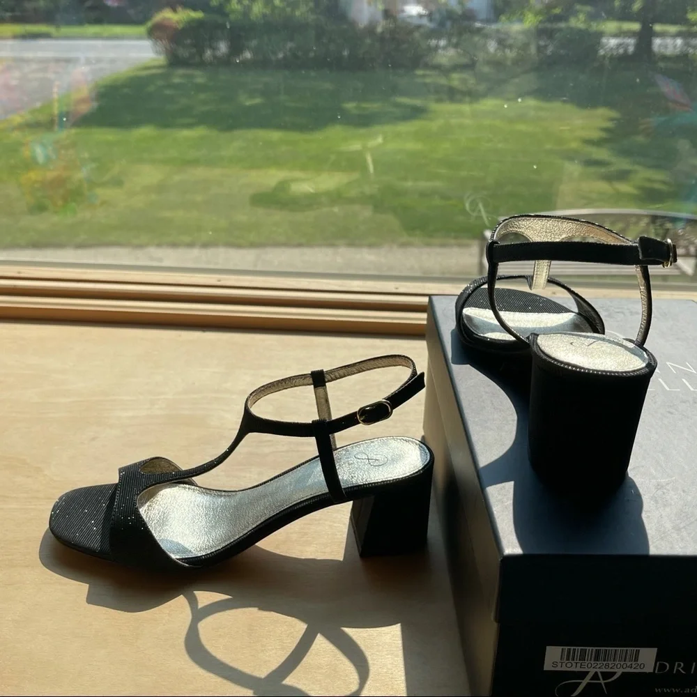 Adrianna Papell, New, Edie, T-Strap Sandal